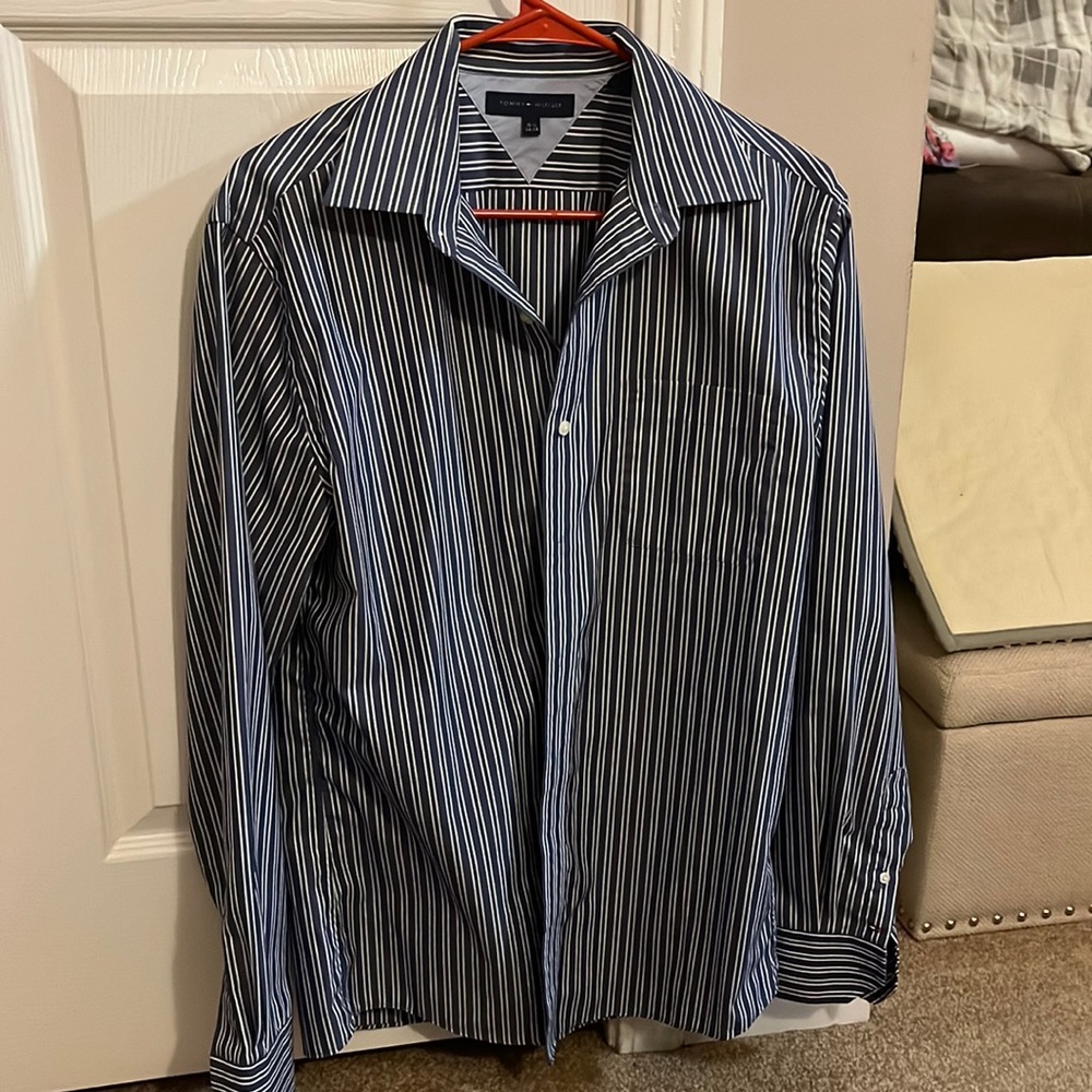 Tommy Hilfiger blue dress short with dbl white vertical lines. size 34-35, 15.5